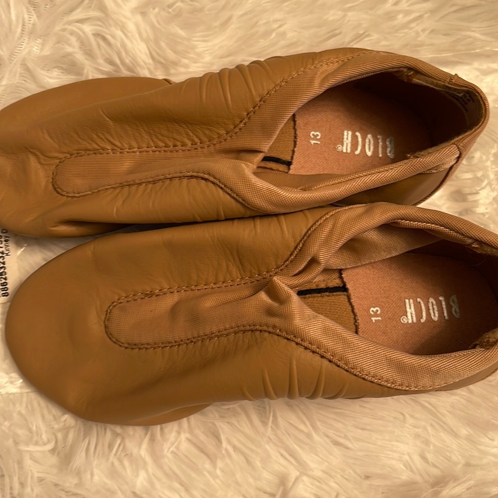 Girls tan JAZZ shoes